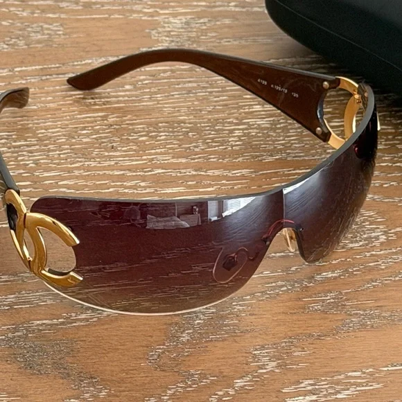 CHANEL Black Frame Brown Gradient CC Logo Rimless Sunglasses - Picture 8 of 11